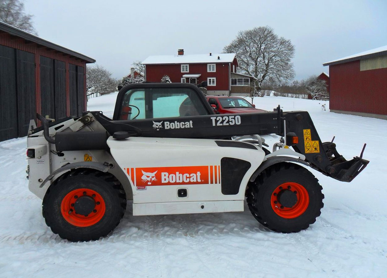 погрузчик телескопический Bobcat t2250