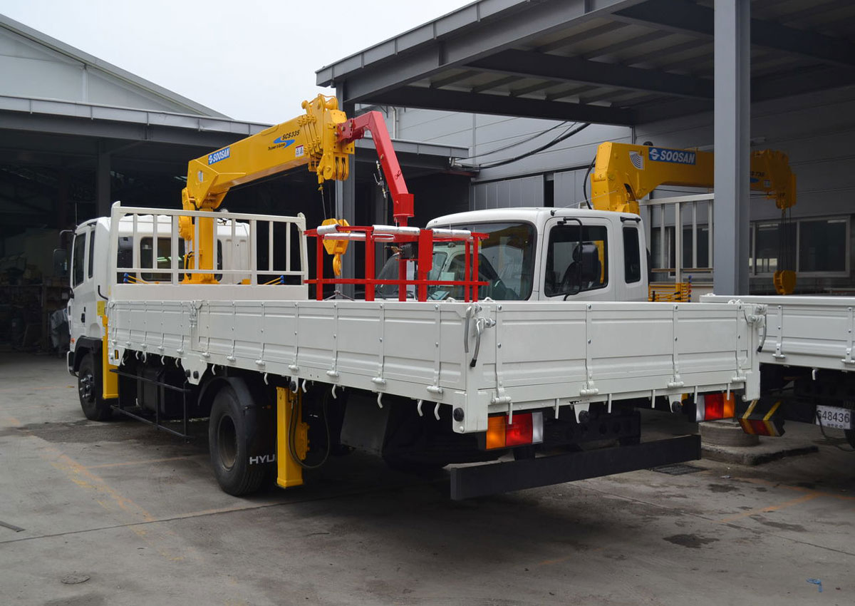 Hyundai HD 120 с краном манипулятором Soosan