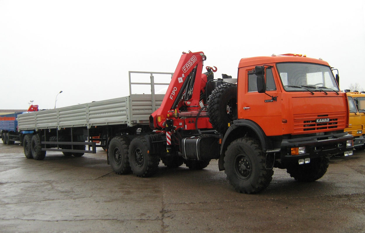 кран манипулятор Fassi на базе КамАЗ 43118 с шаландой