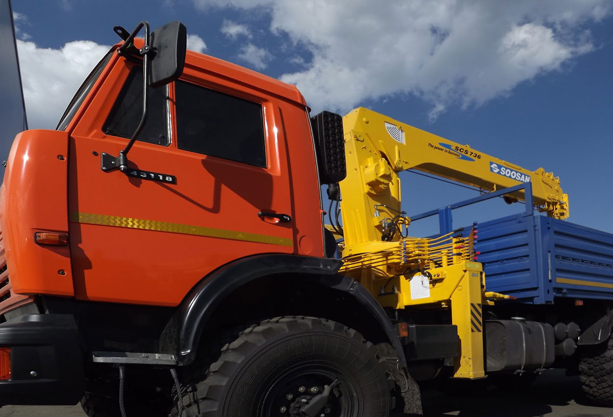 бортовой КамАЗ 43118 с краном манипулятором КМУ Soosan