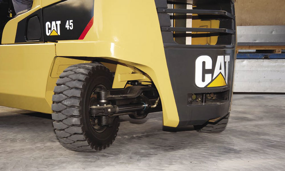 угол поворота колеса у Caterpillar