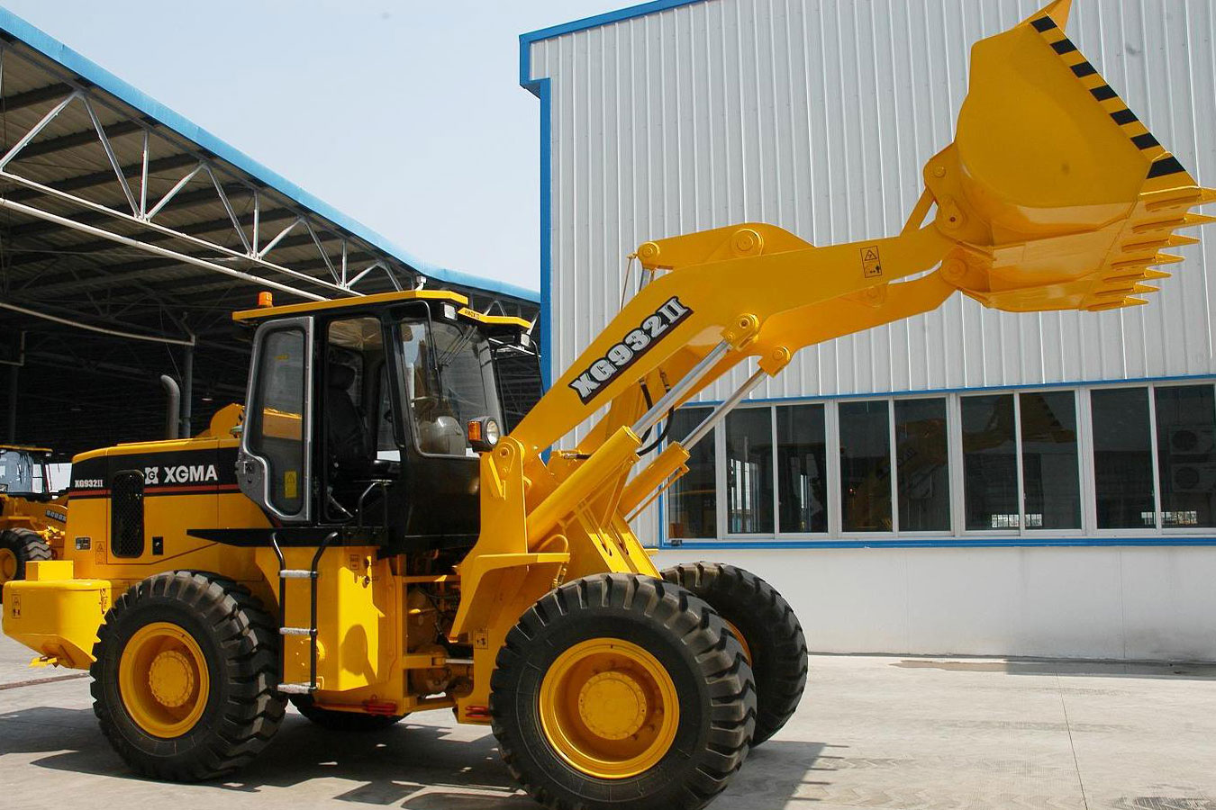 ковшовый китайский фронтальный погрузчик XGMA XG 932