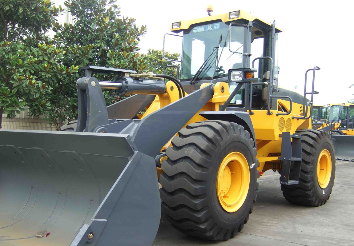 ковшовый погрузчик китайского производства XCMG LW220