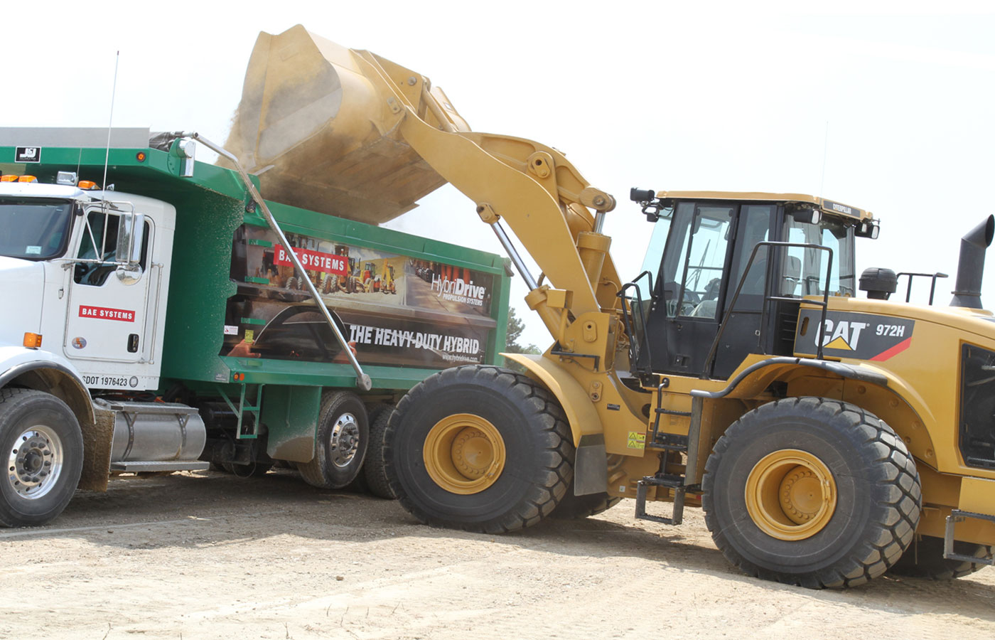 погрузка сыпучего груза погрузчиком Caterpillar 972h