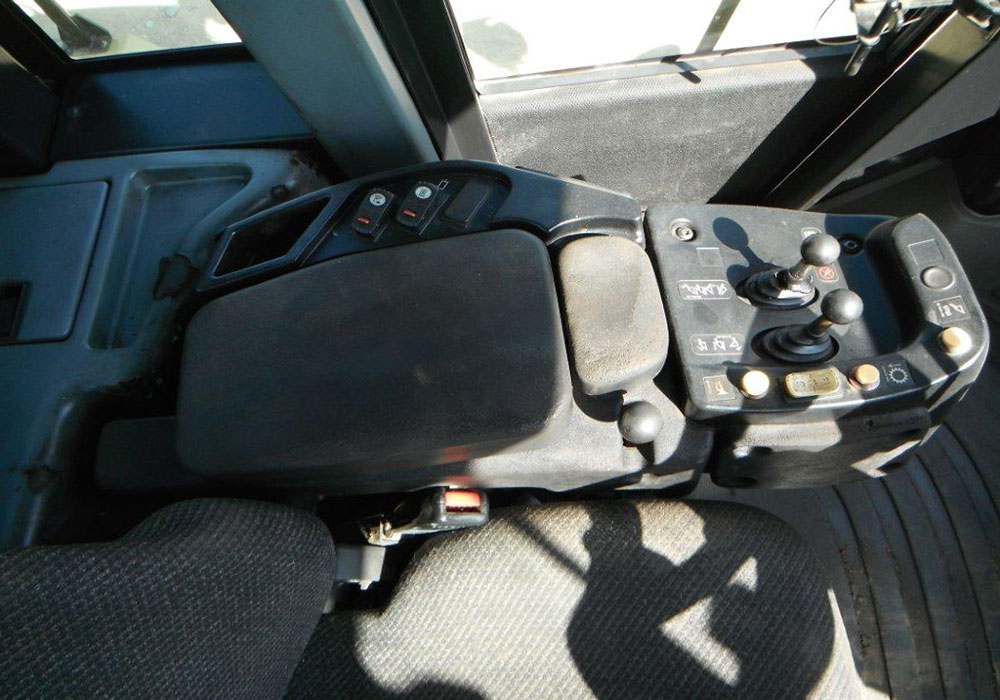 панель управления погрузчиком CAT 962H
