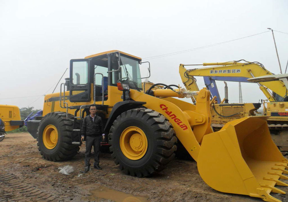 погрузчик одноковшовый фронтальный Changlin 955