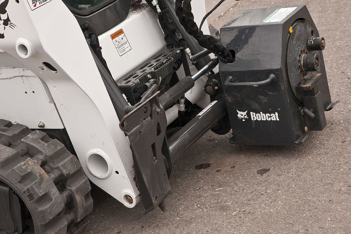 гусеничный мини погрузчик Bobcat с дорожной фрезой
