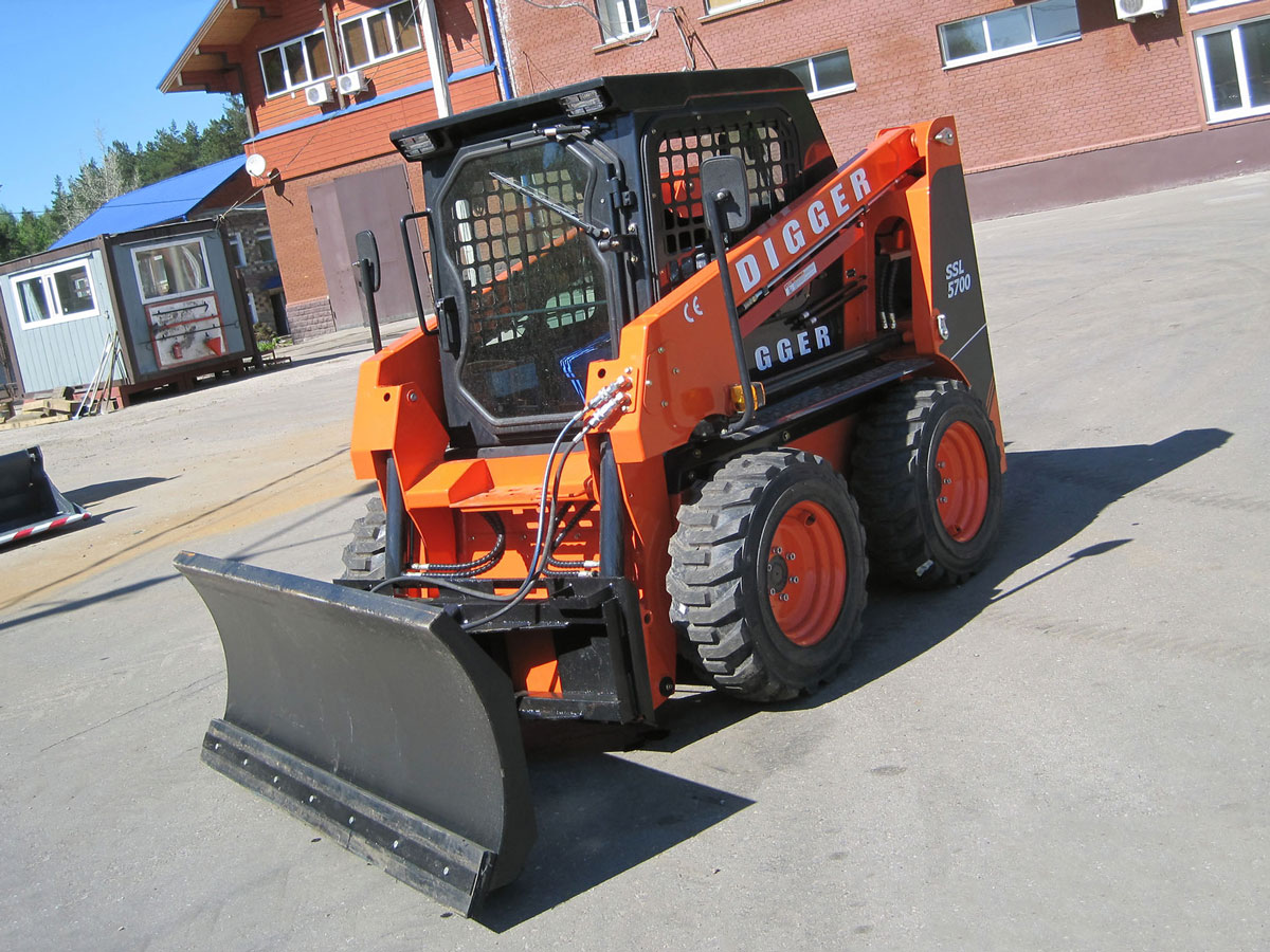 мини погрузчик колесный Digger SSL 5700 с отвалом