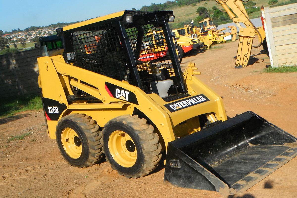 колесный мини погрузчик Caterpillar 226B