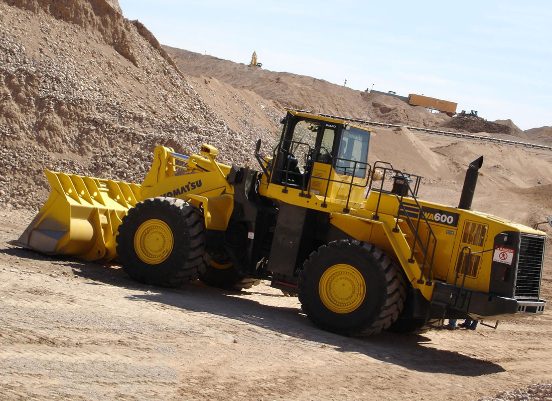 колесный погрузчик Komatsu WA 600