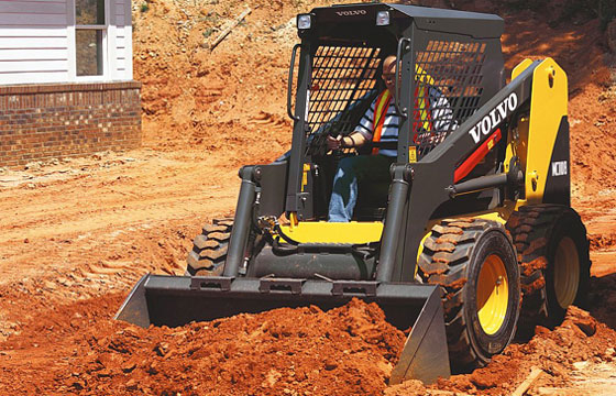 мини погрузчик с бортовым поворотом Volvo MC110B