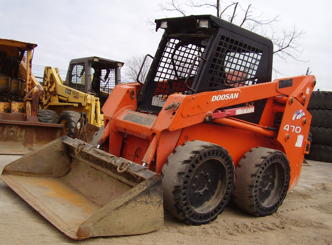 колесный мини погрузчик Doosan SSL 470