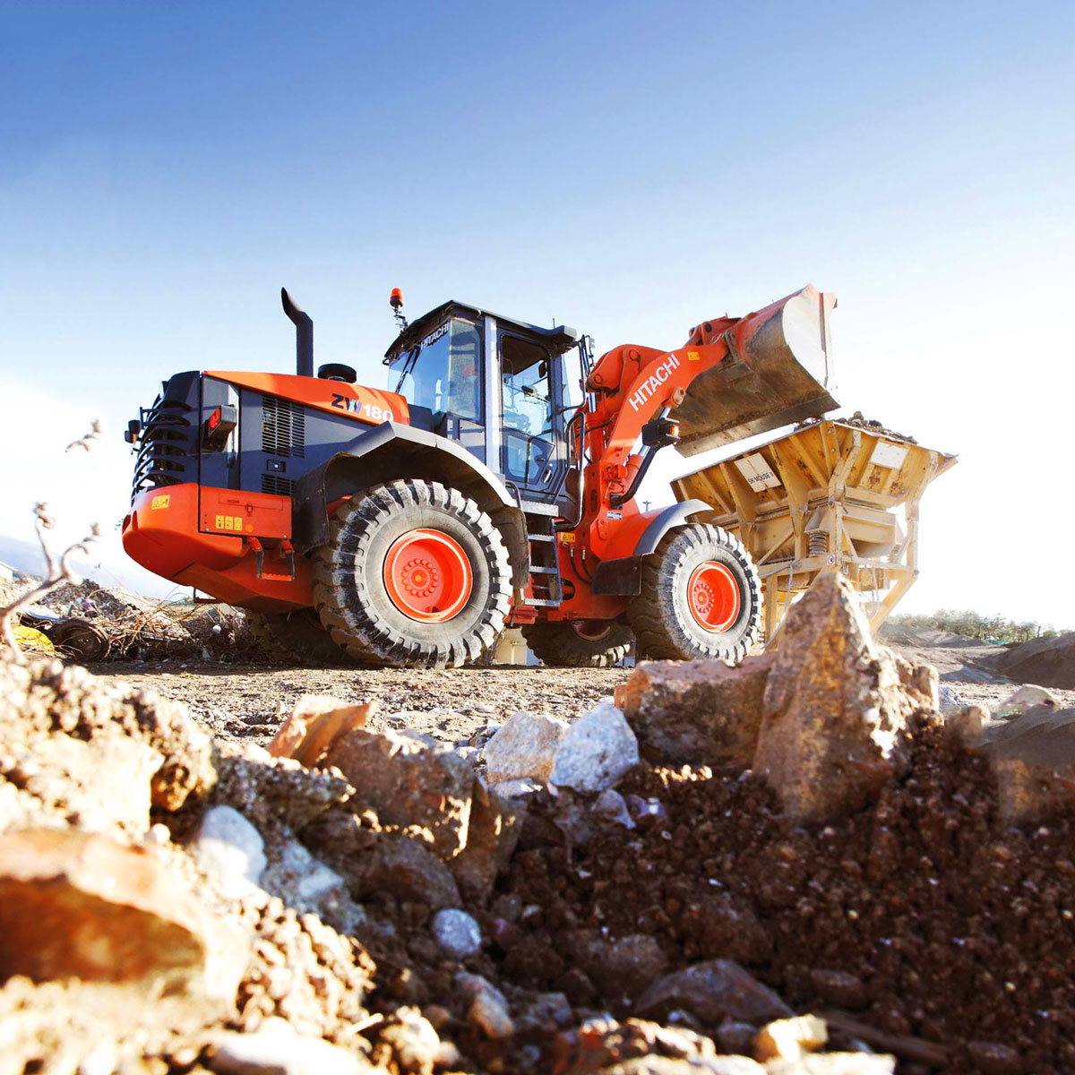 карьерный погрузчик Hitachi ZW180