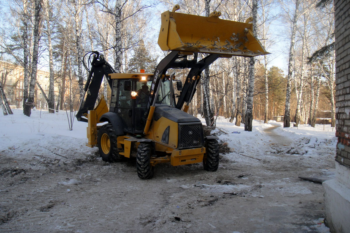 экскаватор погрузчик John Deere 325J на колесном ходу