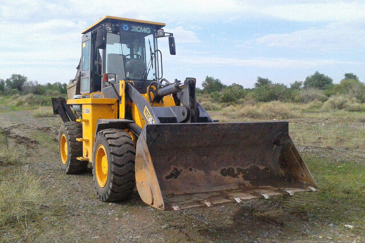 экскаватор погрузчик XCMG XT873 из Китая