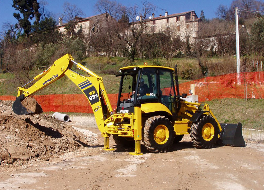 экскаватор погрузчик японского производства Komatsu WB93S