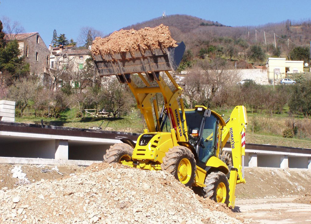 колёсный Komatsu WB93S
