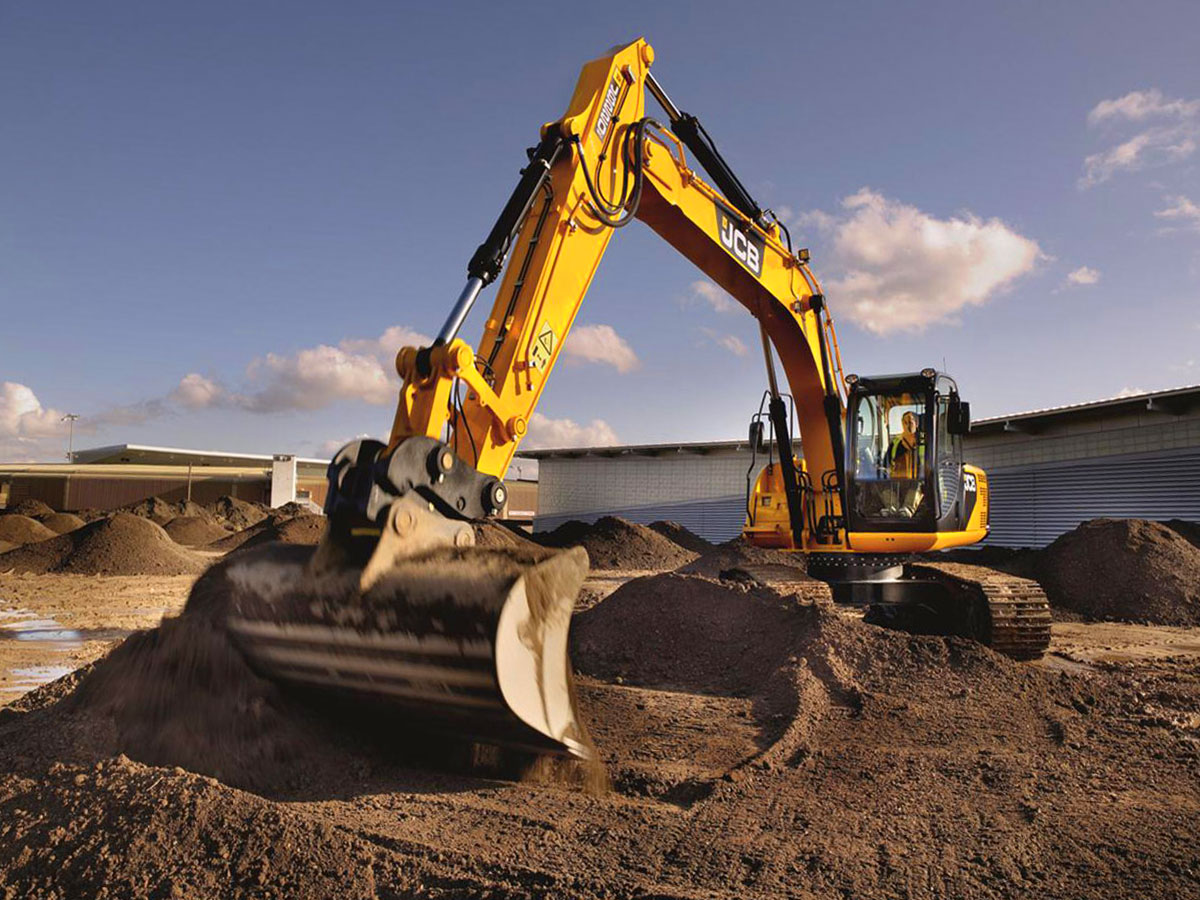 JCB 220 с планировочным ковшом