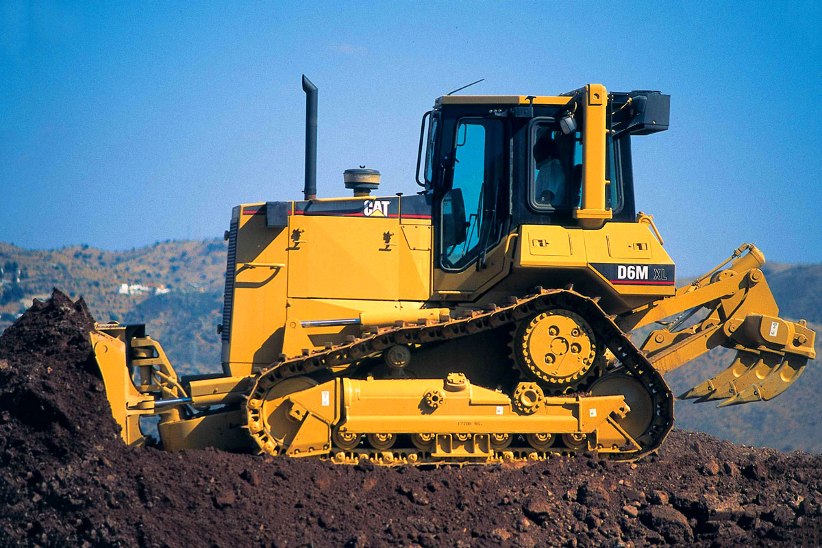 бульдозер Caterpillar