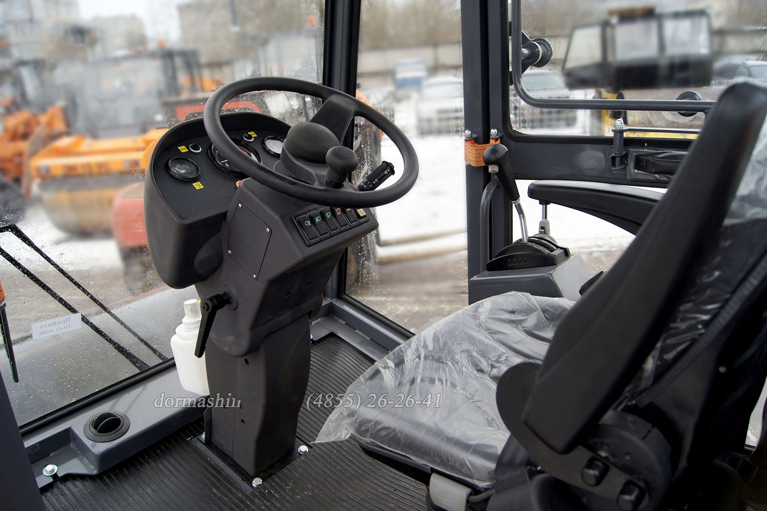 кабина управления вибрационного катка ДМ62
