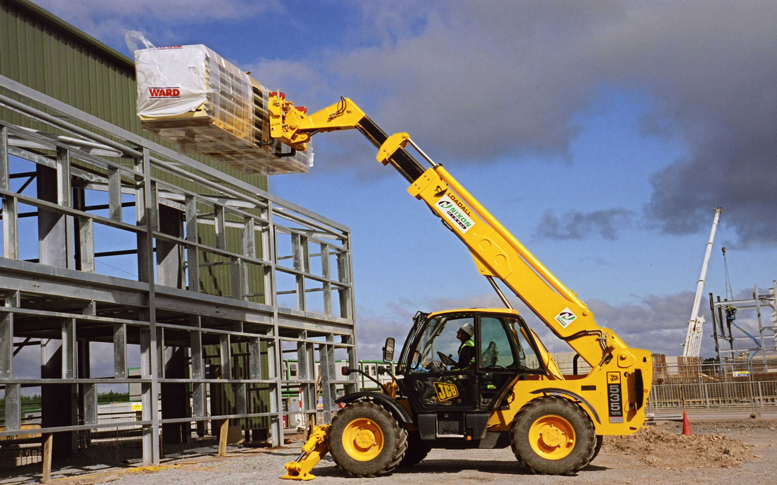 погрузчик JCB 535 125 с паллетными вилами